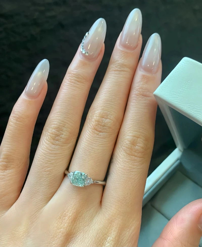 asscher shape fancy vivid green lab grown loose diamond