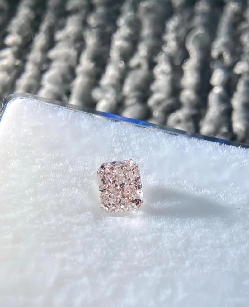 lab grown fancy intense pink radiant cut diamond (cvd) | igi certified | 2ex | vs1